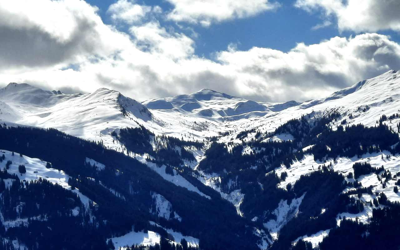 Schneeschuhtouren. Panoramablick übers Prättigau zum Mattischhorn